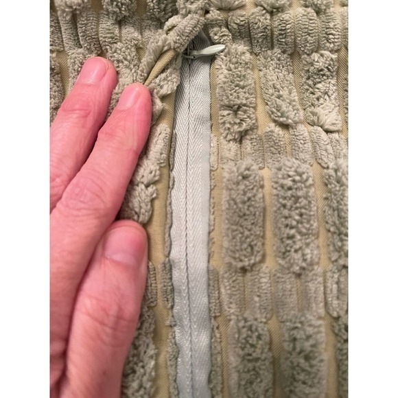 COPY - NWOT Set of 2 sage green throw pillow covers w/zip closure, Sz 21 x 21” - Picture 5 of 5